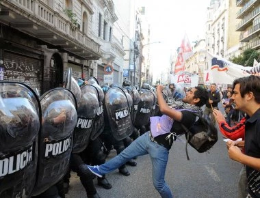 Αργεντινή: Καταποντίζεται το πέσο - Νέο πρόγραμμα λιτότητας από την κυβέρνηση